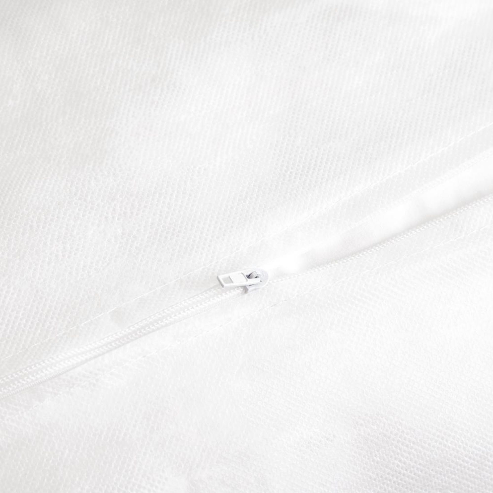 Picture of Mitre Essentials Duvet Protector Super King - GU456