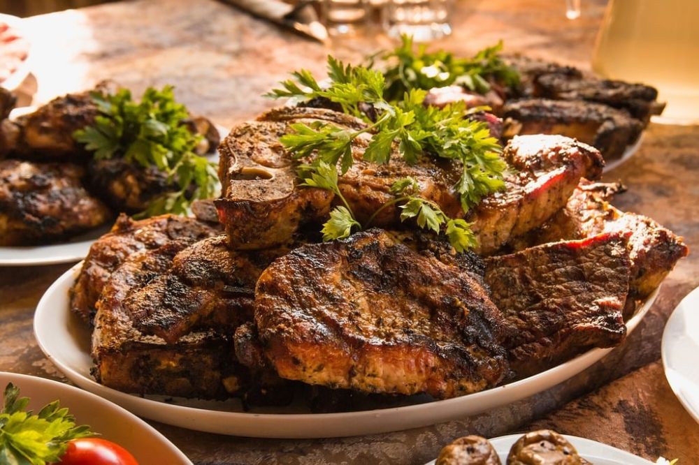 How Much Meat Per Person for Catering: A Comprehensive Guide